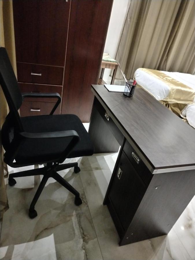 Al Bateel Furnished Apartments Riaad Buitenkant foto