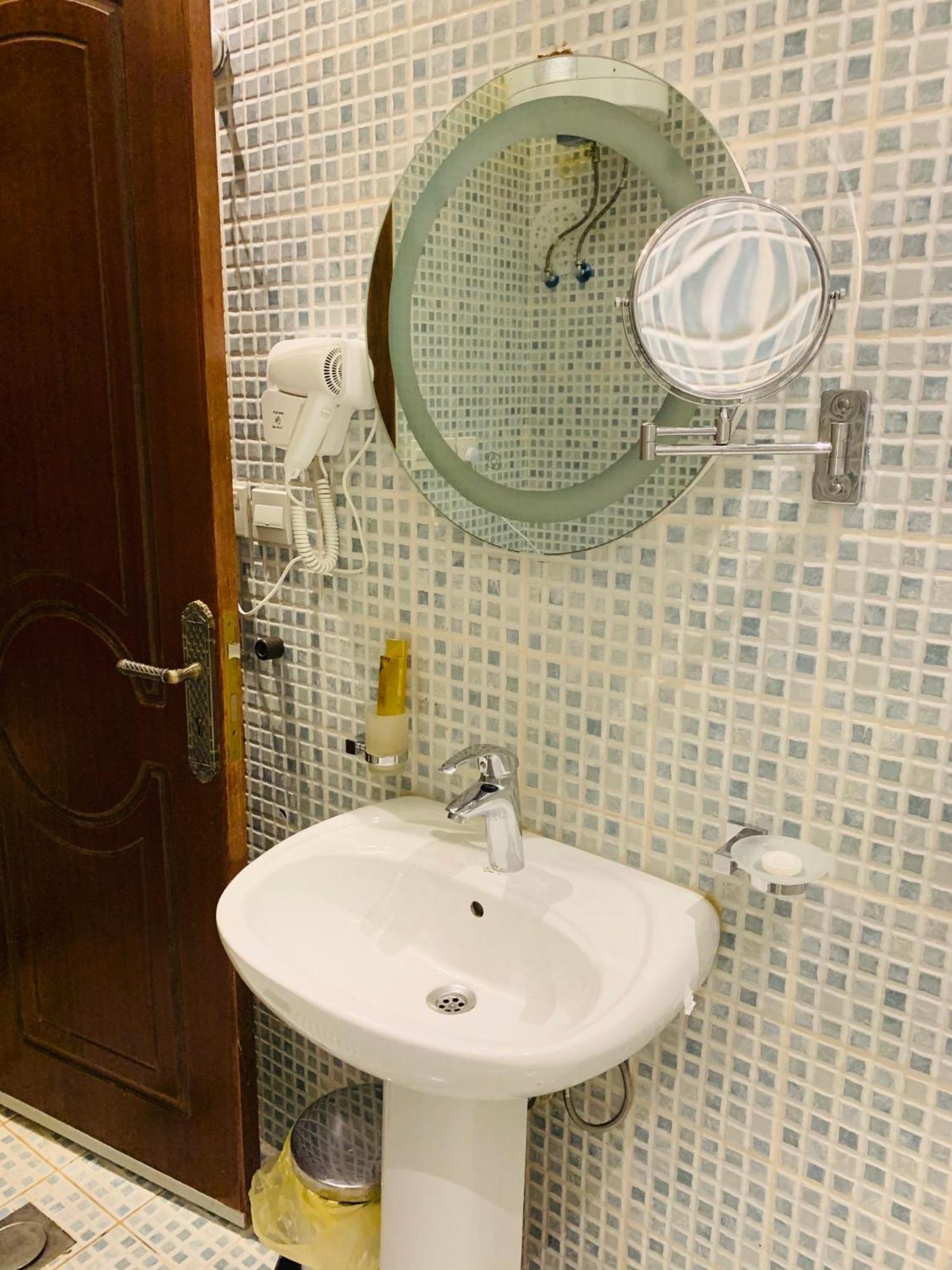 Al Bateel Furnished Apartments Riaad Buitenkant foto