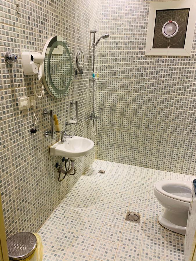 Al Bateel Furnished Apartments Riaad Buitenkant foto